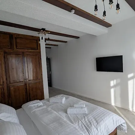 Villa Conacu' Lacului Brebu *