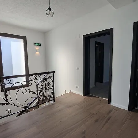 Conacu' Lacului Brebu Villa *