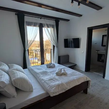 Villa Conacu' Lacului Brebu *